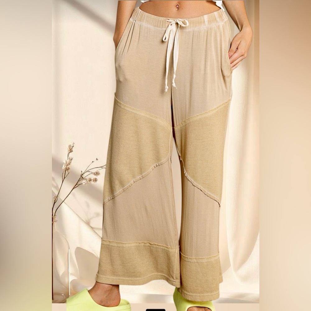POL Honey Gold Corn Soup Wide-Leg Cropped Pants - Picture 7 of 7